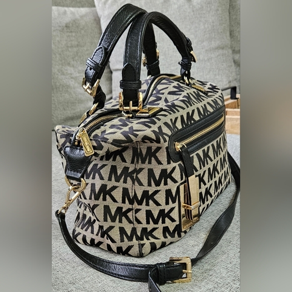 πMichael Kors Designer Signature Monogram Large Satchel Handbagπ - Picture 2 of 8
